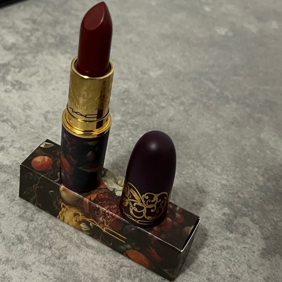 BRAND NEW MAC Dubonnet Amplified Creme Lipstick - Tempting collection - Picture 3 of 4